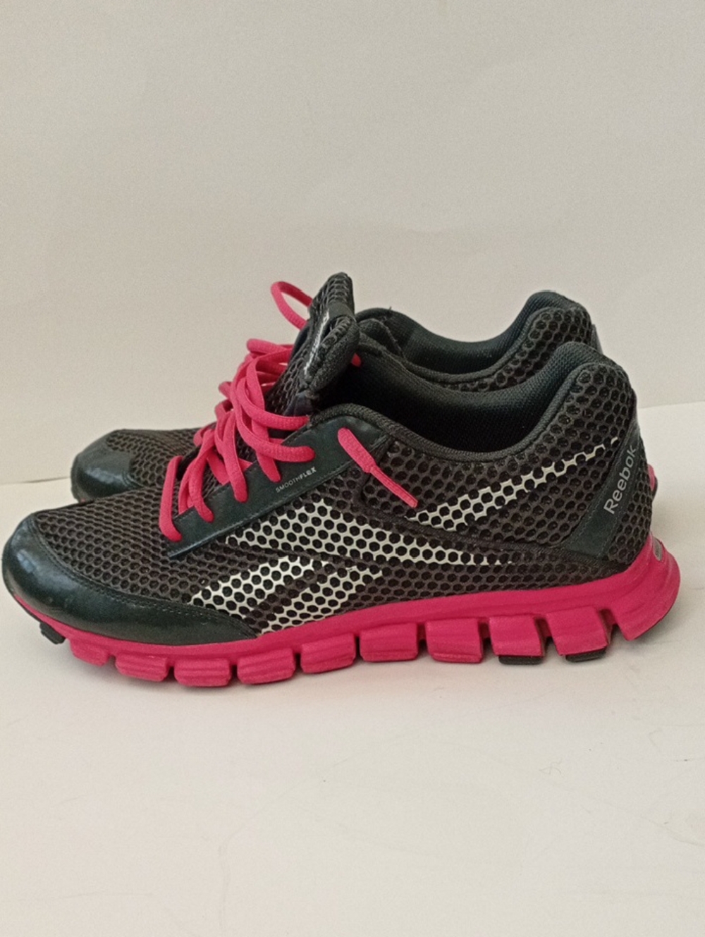 Reebok Smoothflex Women's Dark Grey and Pink Lace Up Mesh Sneakers Size 10 - Picture 3 of 15
